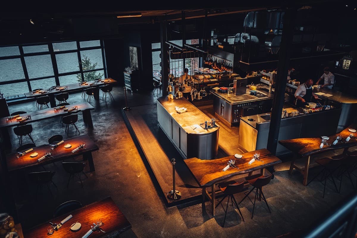 100/200 Kitchen