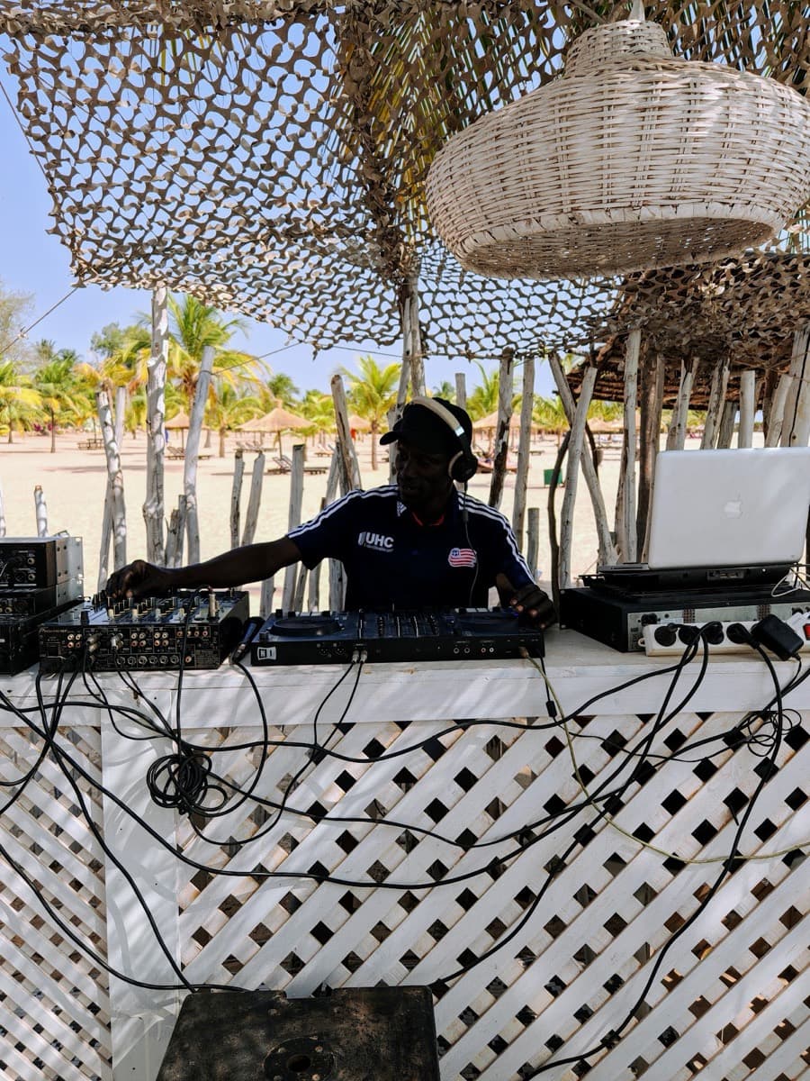 BEACH-HOUSE SALY