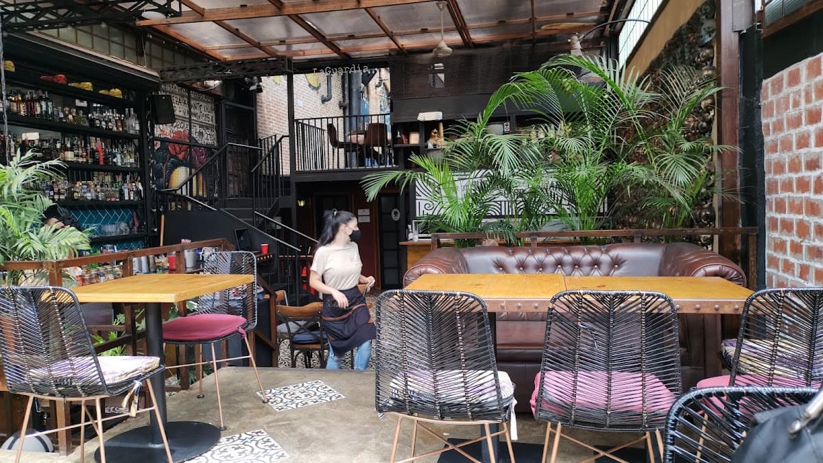 BELISARIO / BAR / RESTAURANTE / EL POBLADO / PROVENZA