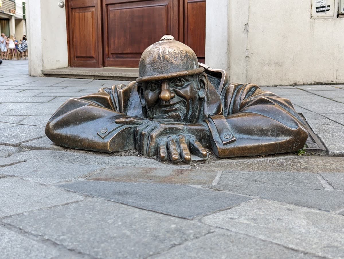 Čumil Statue