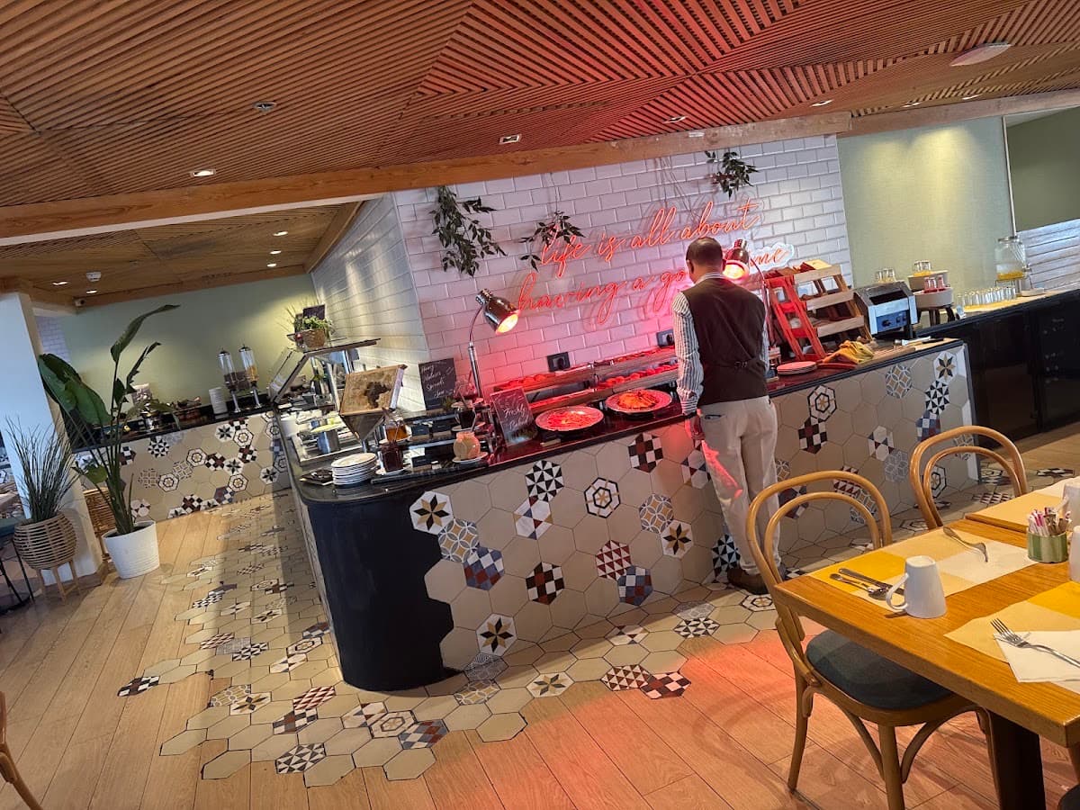 La Terrace Restaurant & Lounge