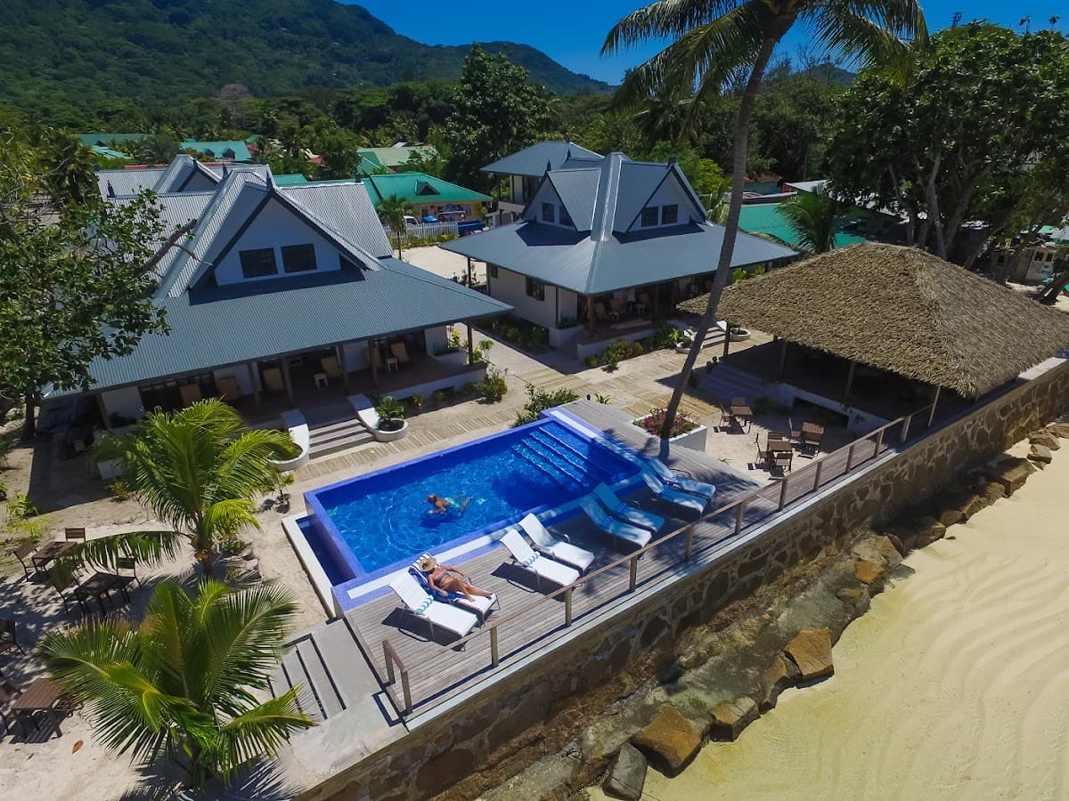 Le Nautique Luxury Waterfront Hotel, Restaurant & Bar