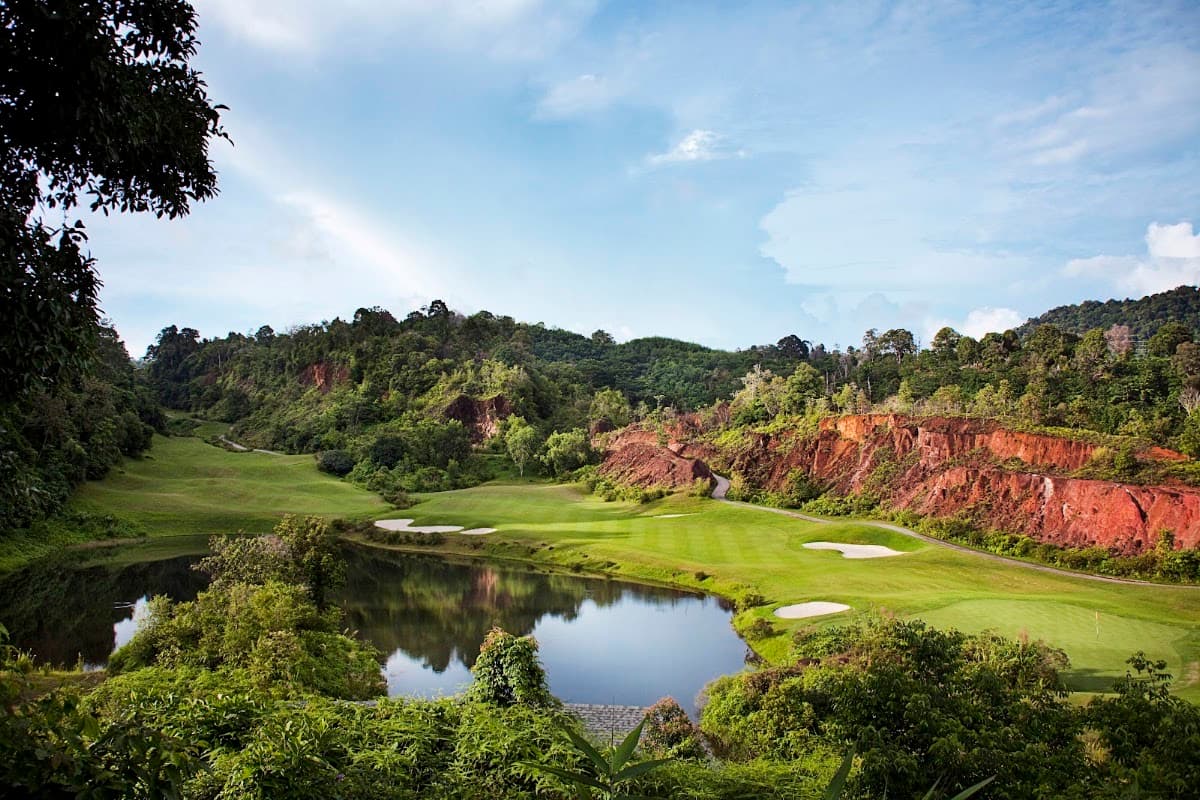 RED MOUNTAIN GOLF CLUB