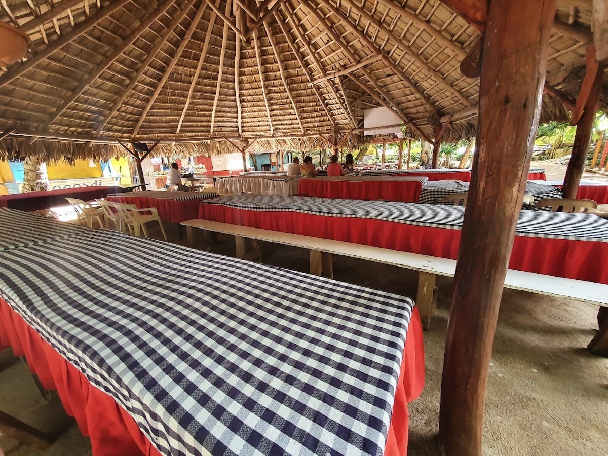 Restaurant-Bar Moreno & Ruth, cayo levantado. “(Isla bacardi)” en Samaná