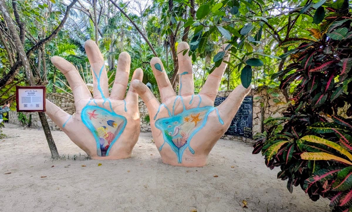 Tulum Wooden Sculpture - Daniel Popper